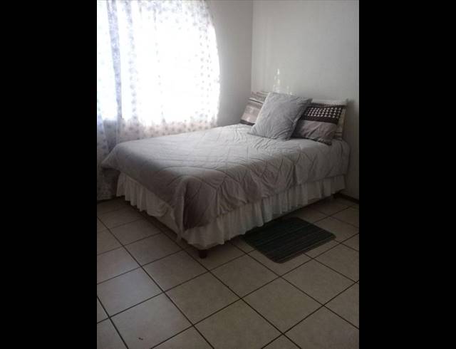 2 BEDROOM APARTMENT FOR SALE IN KEMPTON PARK